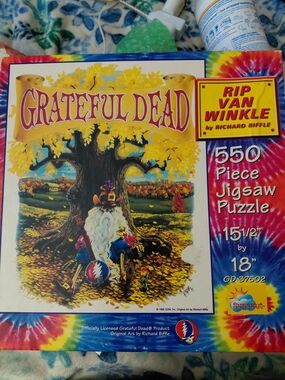 Grateful Dead Rip Van Winkle 550-Piece Jigsaw Puzzle - Tie-Dye Border